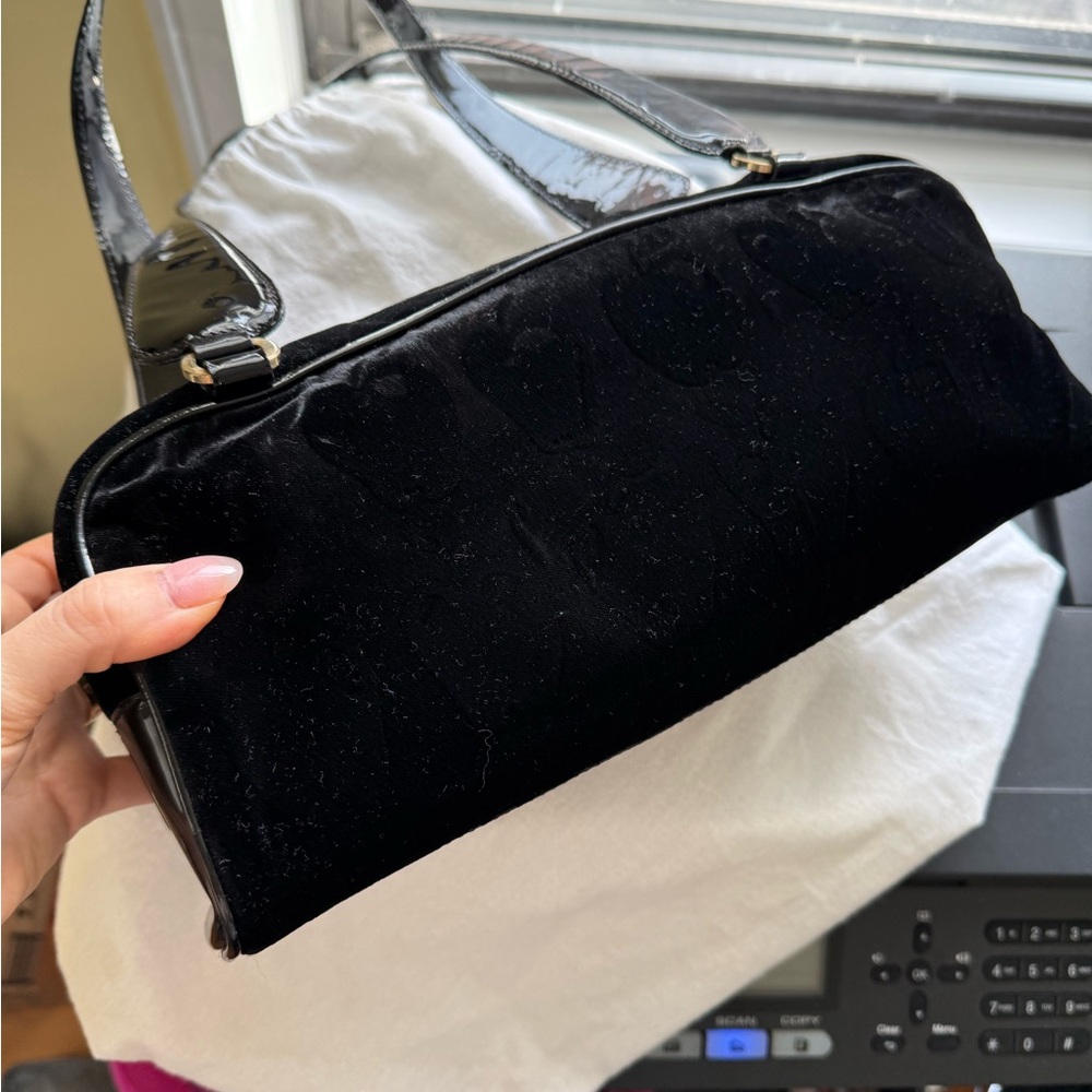 Moschino Black Velvet Embossed Apples With Patent Leather Straps Bag - Picture 5 of 15